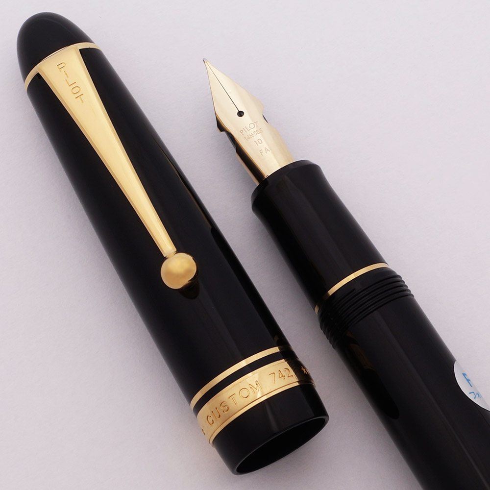Pilot Namiki Custom 742 Fountain Pen (2009) - Black w/ Gold Trim